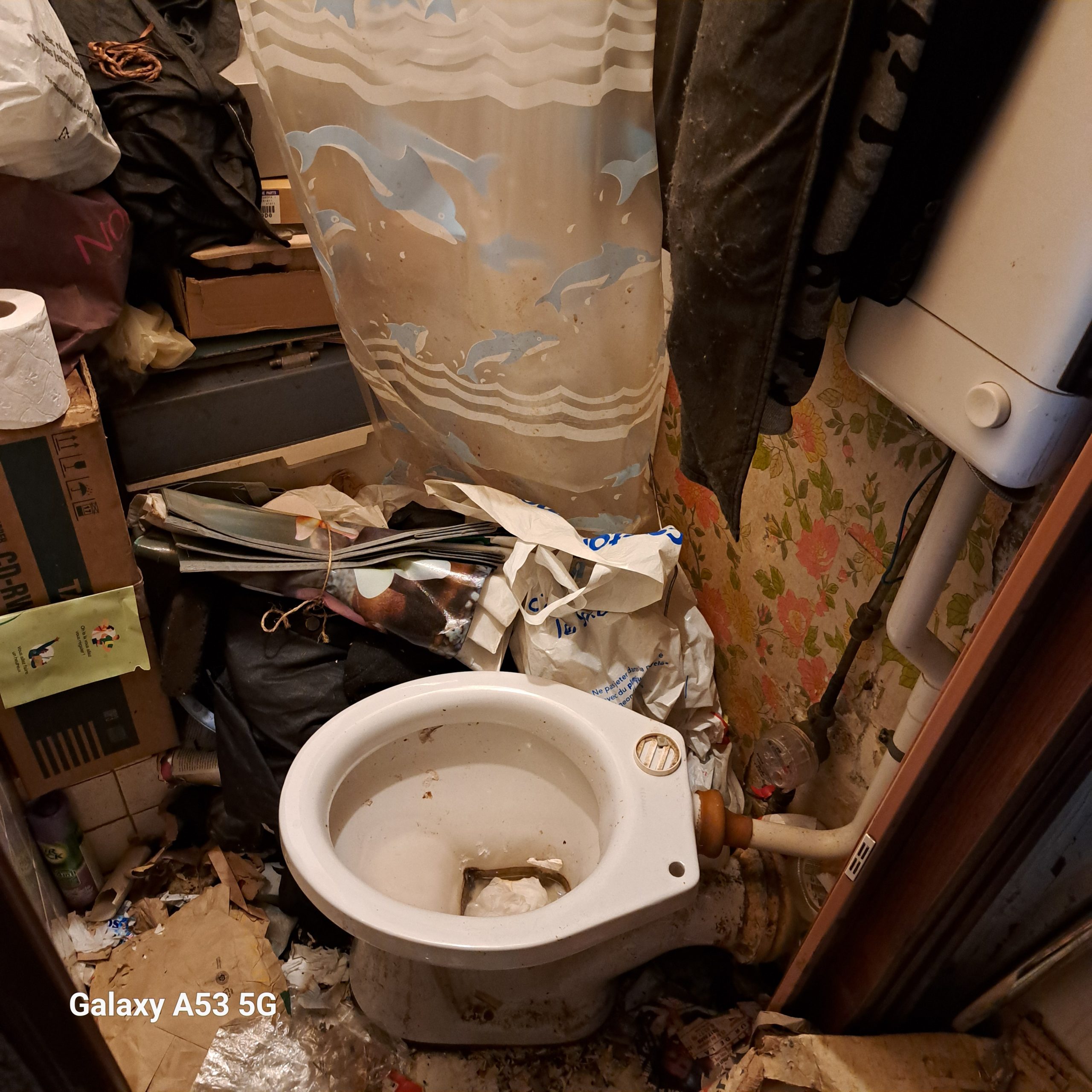 Nettoyage après incendie : quand faire appel à des professionnels ? 20250127 WC DOUCHE 2 Scaled